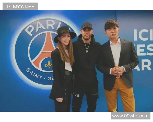 和足球球星合照的神秘女子身份曝光 网友纷纷猜测她背后的故事